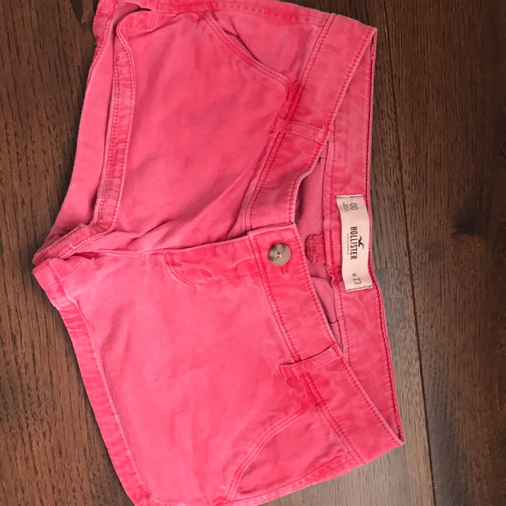 red hollister shorts